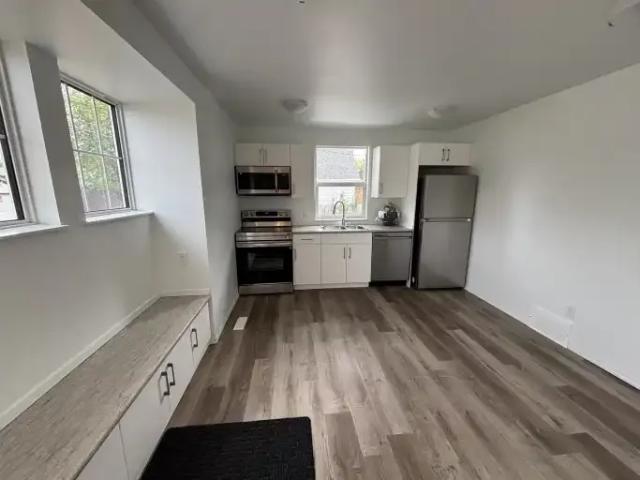 4 Bedroom Apartment Edmonton AB 102794864