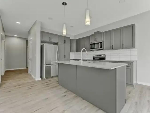 4 Bedroom Apartment Edmonton AB 104181447