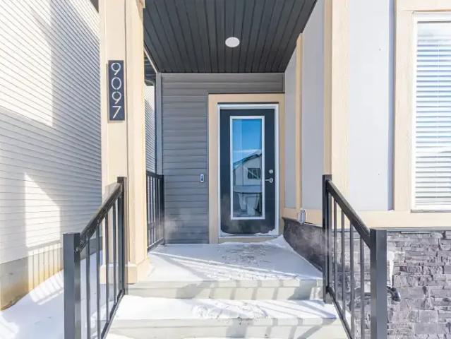 4 Bedroom Apartment Edmonton AB 104181567