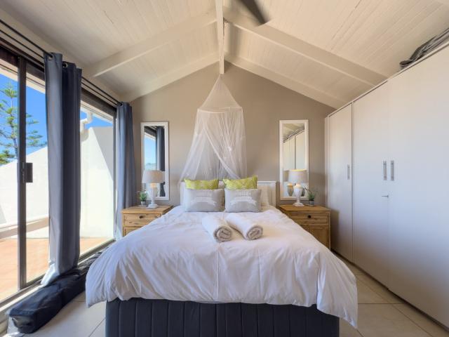 4 Bedroom Apartment / Flat For Sale in Plettenberg Bay Central