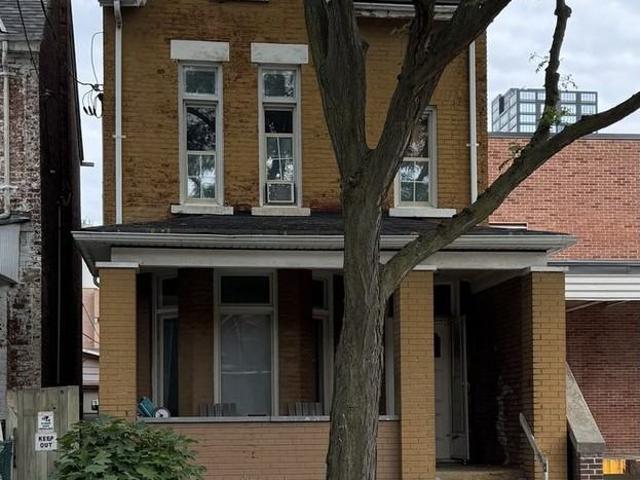 4 Bedroom Apartment for Rent at 70 Baldwin St, Toronto, ON M5T 1L4 Grange Park