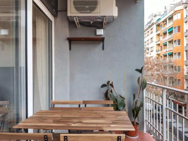4 bedroom apartment for rent in Eixample bills included