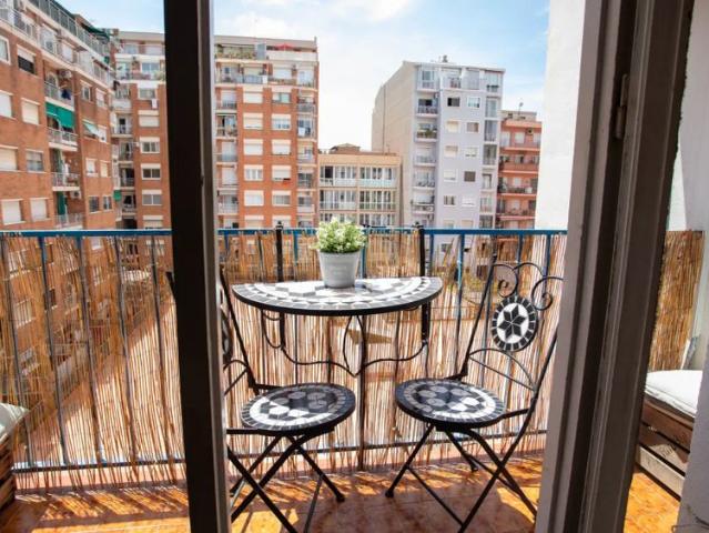 4 bedroom apartment for rent in El Fort Pienc, bills included