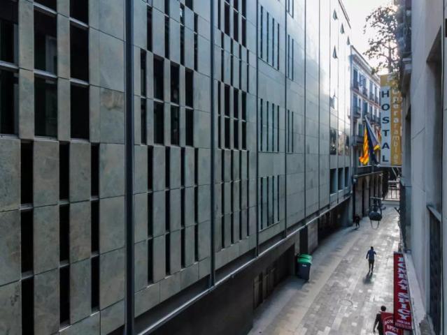 4 bedroom apartment for rent in El Gòtic