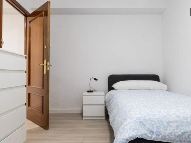 4 bedroom apartment for rent in Fontarrón, professionals and students only