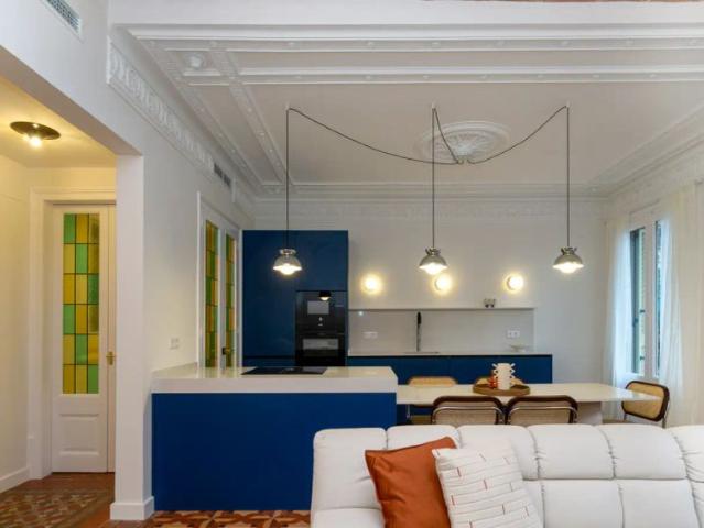 4 bedroom apartment for rent in la Dreta de l'Eixample, bills included