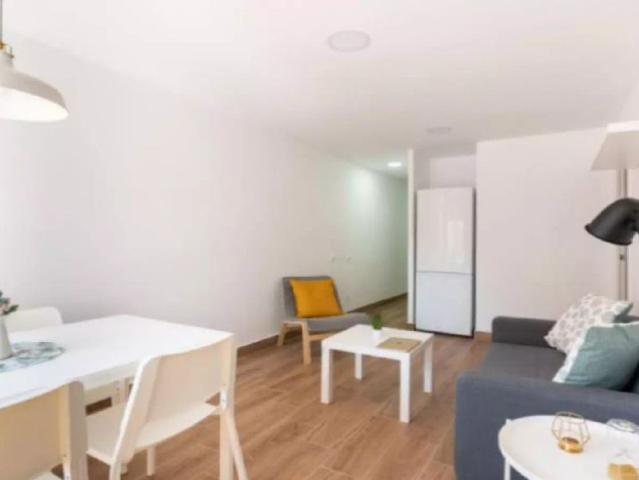 4 bedroom apartment for rent in La Torrassa, Barcelona perfect for professionals and students