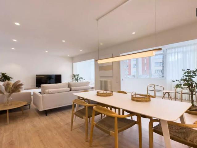 4 bedroom apartment for rent in Sant Gervasi Galvany, bills included