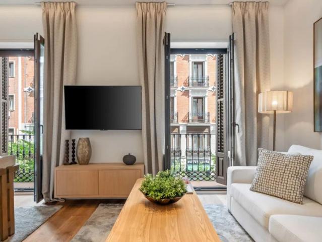 4 bedroom apartment for rent in Sol, bills included