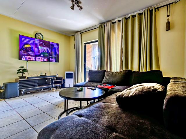4 Bedroom Apartment For Sale in Esther Park