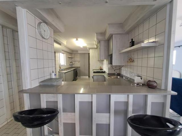 4 Bedroom Apartment in Manaba Beach