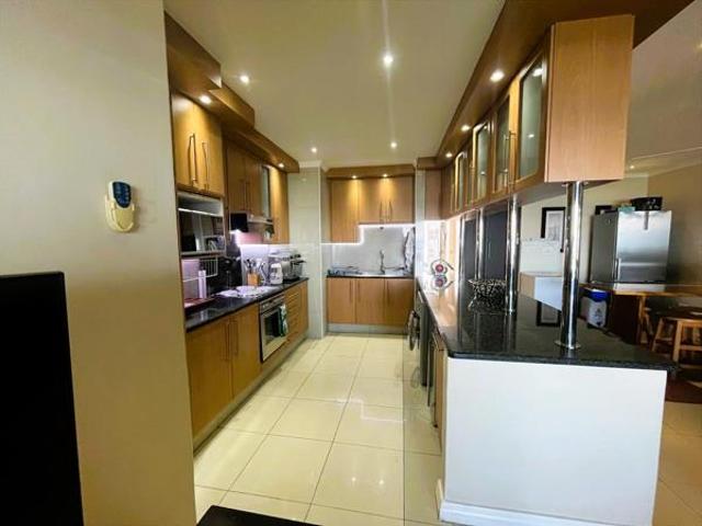 4 Bedroom Apartment in Manaba Beach