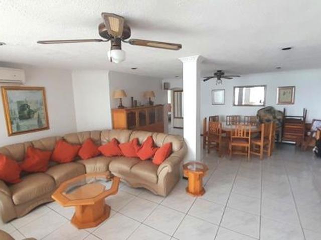 4 Bedroom Apartment in Manaba Beach