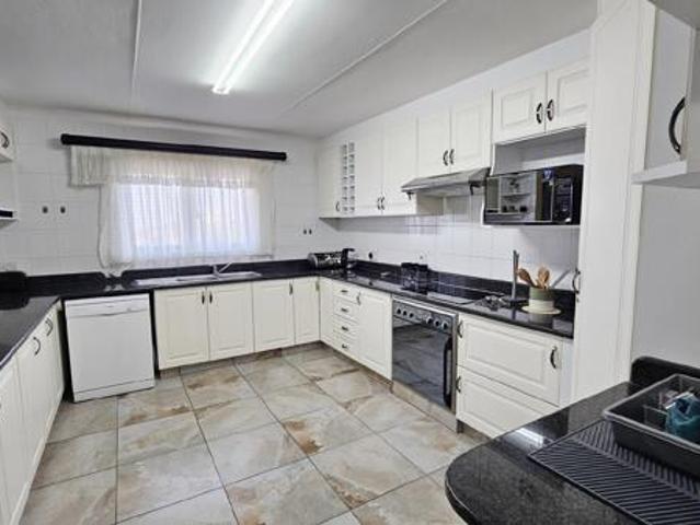 4 Bedroom Apartment in Margate