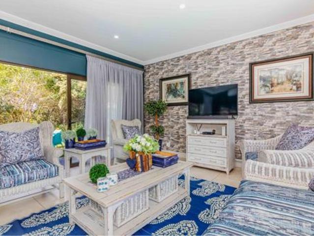 4 Bedroom Apartment in Blythedale Beach