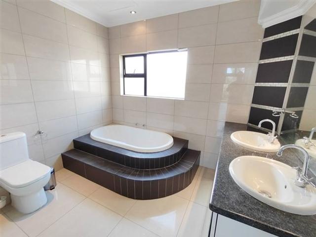 4 Bedroom Apartment in Point Waterfront