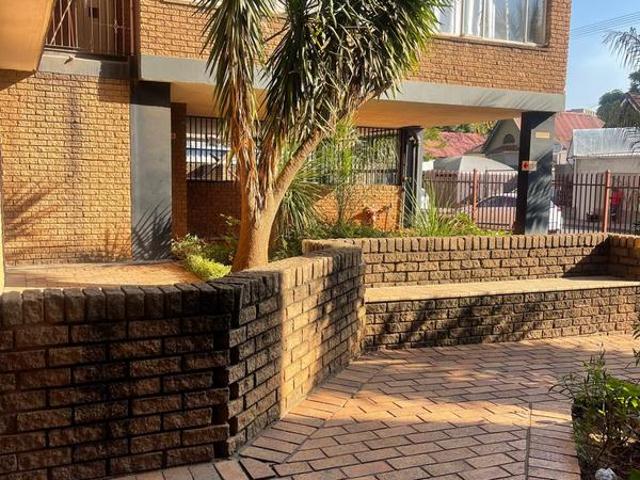 4 Bedroom Apartment in Sunnyside