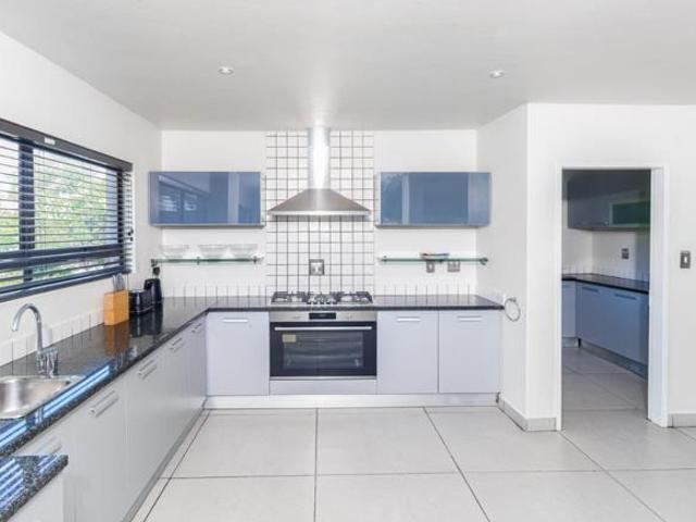 4 Bedroom Apartment in Sandown