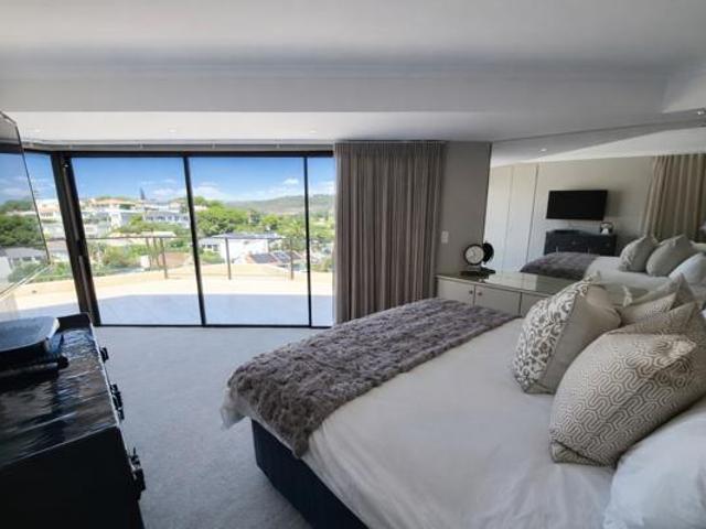4 Bedroom Apartment in Seaside Longships