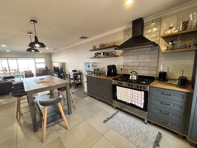 4 Bedroom Apartment in Shakas Rock