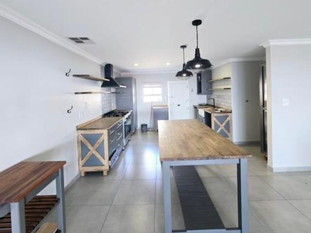 4 Bedroom Apartment in Shakas Rock