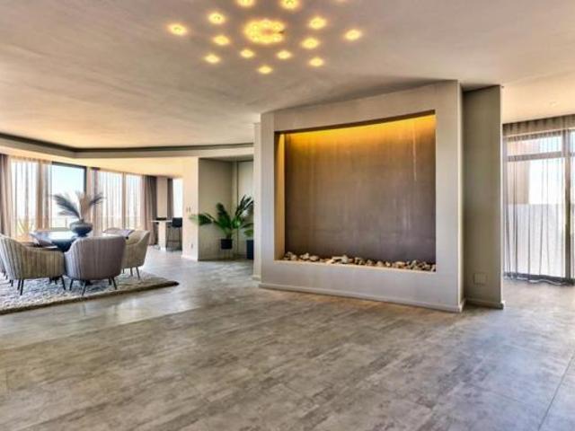 4 Bedroom Apartment in Table View