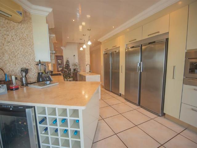 4 Bedroom Apartment in Uvongo