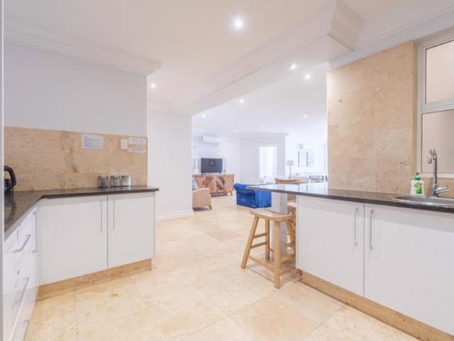 4 Bedroom Apartment in Willard Beach