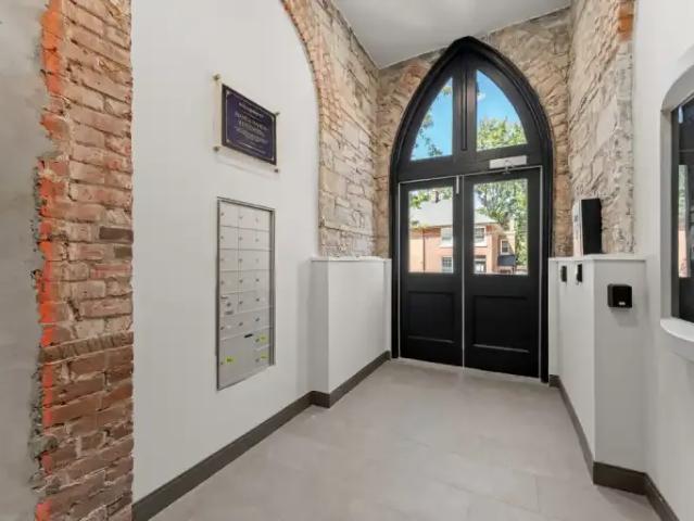 4 Bedroom Apartment Kingston ON 100809492