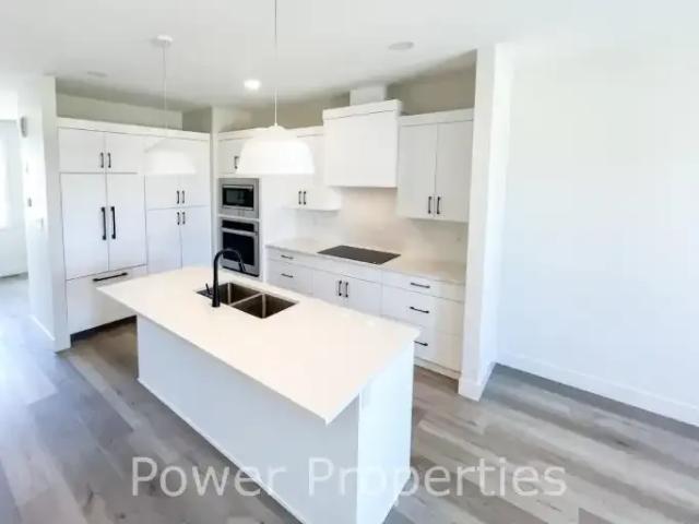 4 Bedroom Apartment Lethbridge AB 103091548