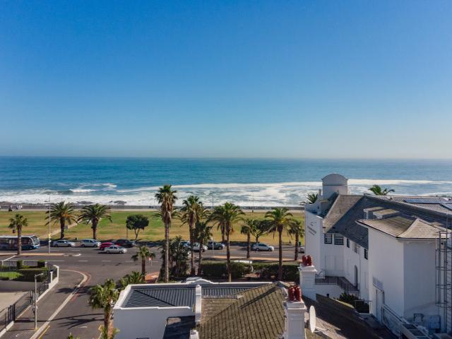 4 Bedroom Apartment To Let in Sea Point