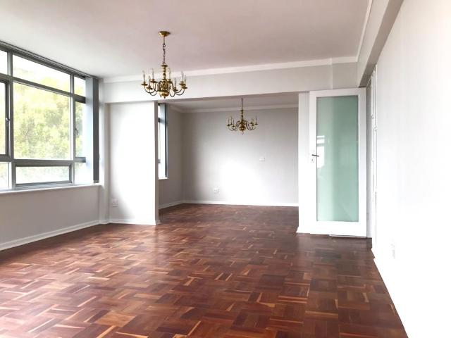 4 Bedroom Apartment To Let in Sea Point