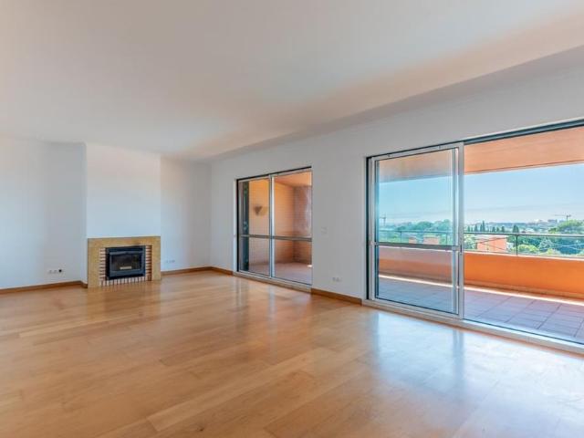 4 Bedroom Apartment with garden, Monte Estoril, Cascais