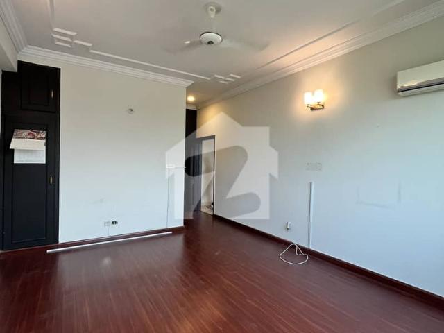 4 Bedroom Apartments unfurnished available for rent in F11/1 markaz