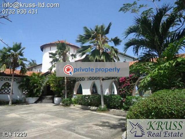 4 Bedroom Beach Villa House With 2 Bedroom Guest Wing