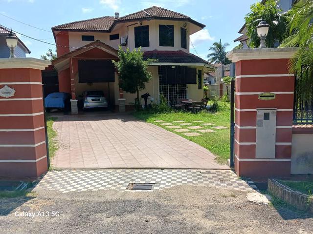 4 Bedroom Bungalow by the river