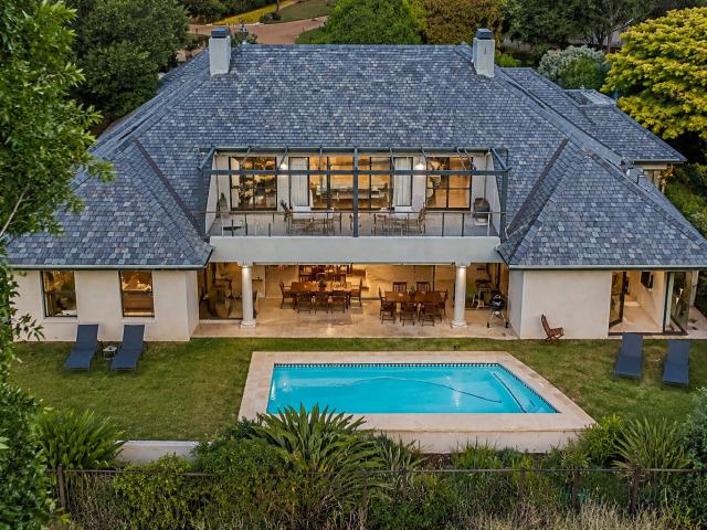 4 Bedroom Golf Estate in Klein Drakenstein
