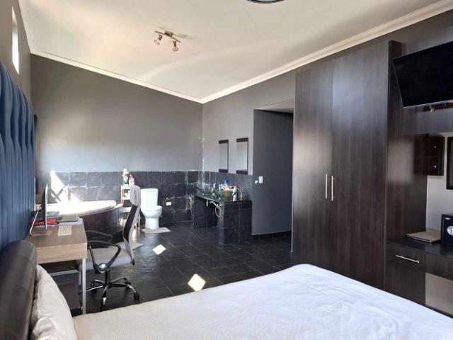 4 Bedroom Double Story House in Gateway Manor Hartbeespoort