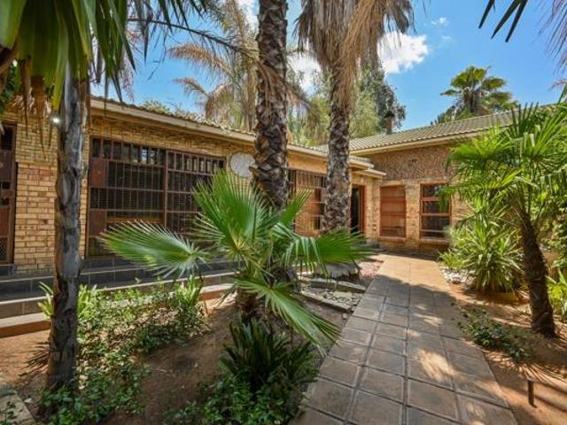 4 Bedroom Duet in Baysvalley