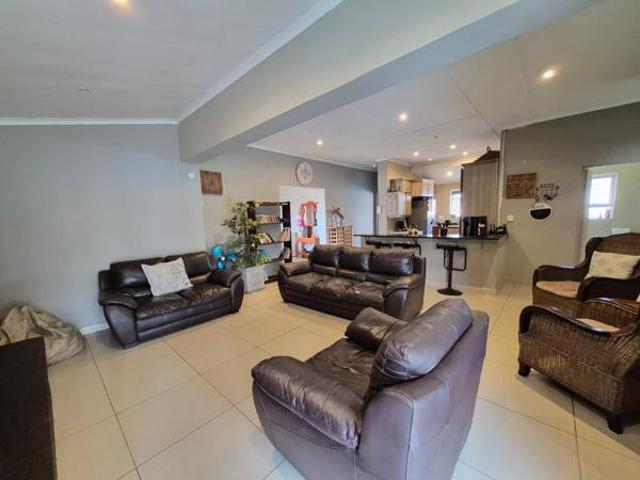 4 Bedroom Duet in Birdswood