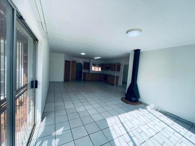 4 Bedroom Duet in Rooihuiskraal North