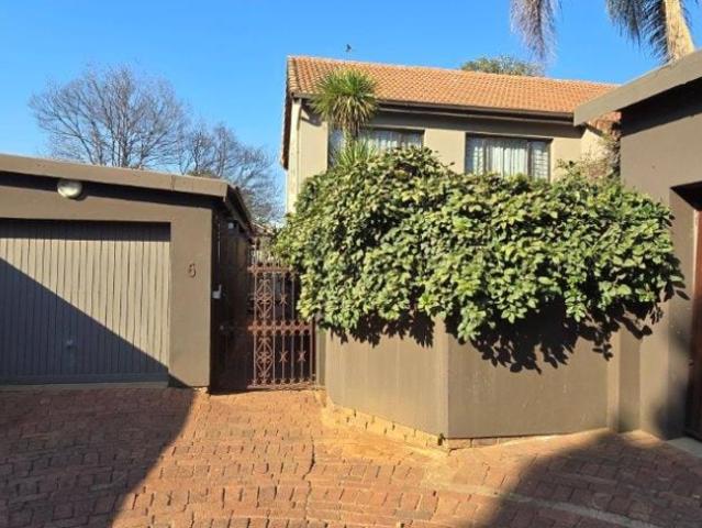 4 Bedroom Duplex in Arcadia
