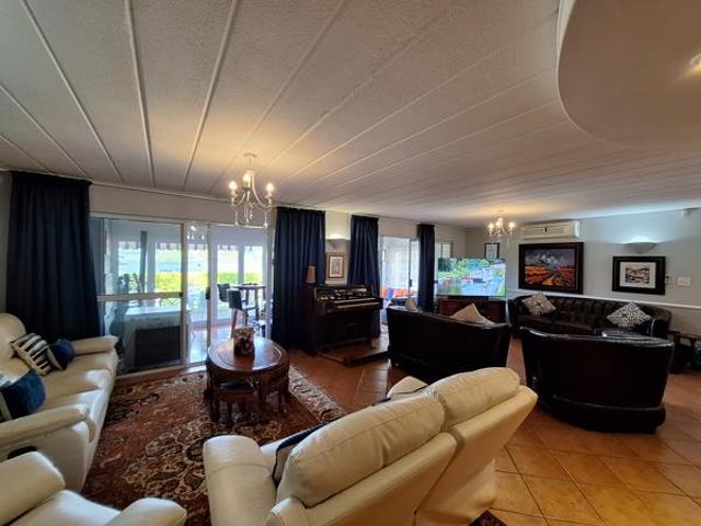 4 Bedroom Duplex in Kosmos