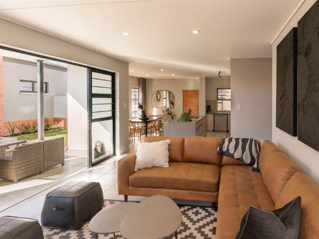 4 Bedroom Duplex in Rooihuiskraal North