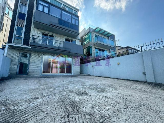 4 bedroom for rent
