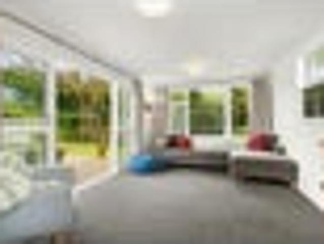4 Bedroom Family Oasis, 809m2 Section