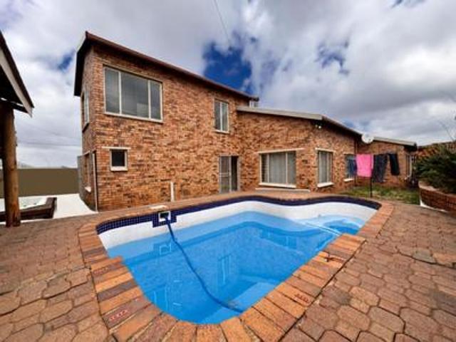 4 bedroom family home close above mo.