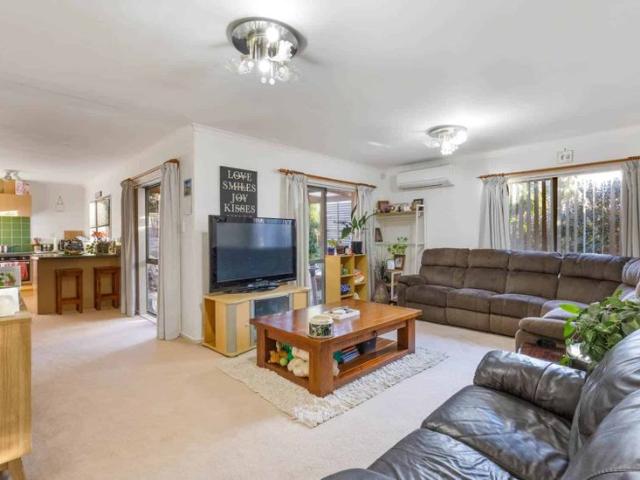 4 Bedroom Family Home in Henderson with Garage