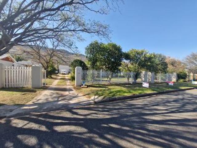 4 bedroom family home in top town bersig