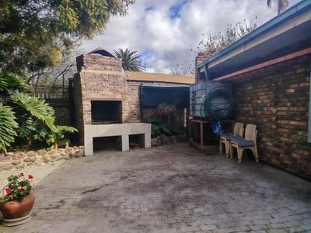 4 bedroom family home with a sepera.